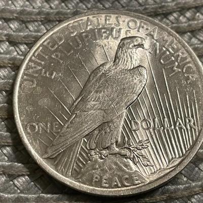 1922-P UNCIRCULATED CONDITION PEACE SILVER DOLLAR AS PICTURED.