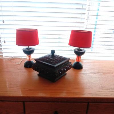2 MATCHING GLASS BASE LAMPS AND A BOX WITH A LID