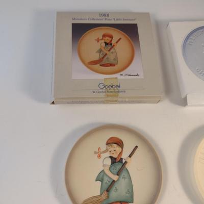 Pair of Hummel Figurines- Porcelain Hummel Club Disks