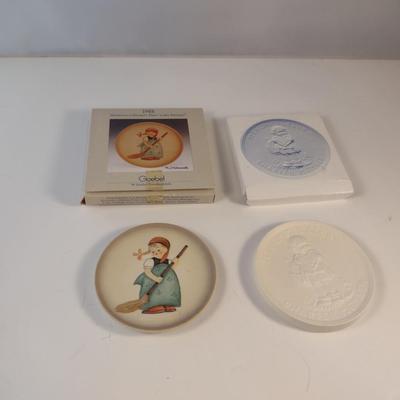 Pair of Hummel Figurines- Porcelain Hummel Club Disks