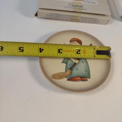 Pair of Hummel Figurines- Porcelain Hummel Club Disks