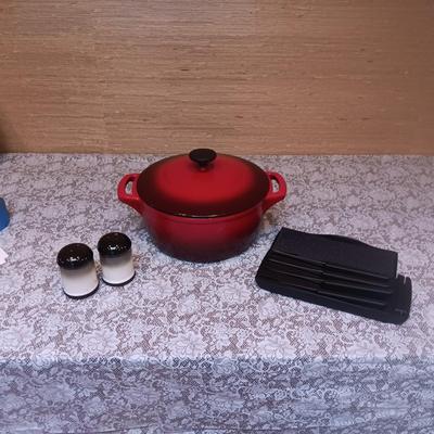 ENAMELED CAST IRON DUTCH OVEN, STEAK KNIVES AND SALT/PEPPER SHAKERS