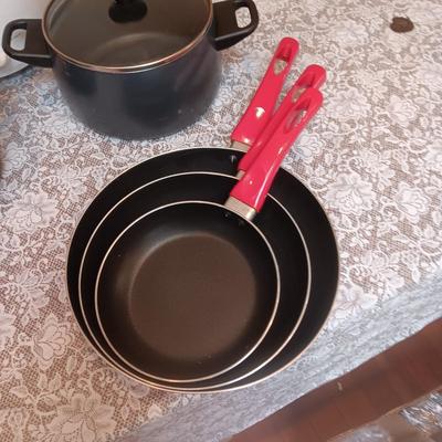 PAMPERED CHEF AND OTHER COOKWARE