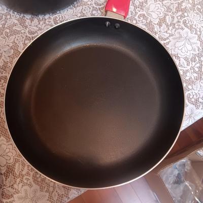 PAMPERED CHEF AND OTHER COOKWARE