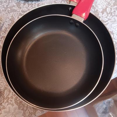 PAMPERED CHEF AND OTHER COOKWARE
