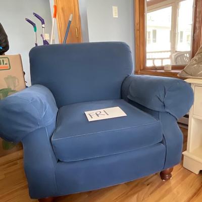 FR1-Thomasville Pet Friendly Arm Chair