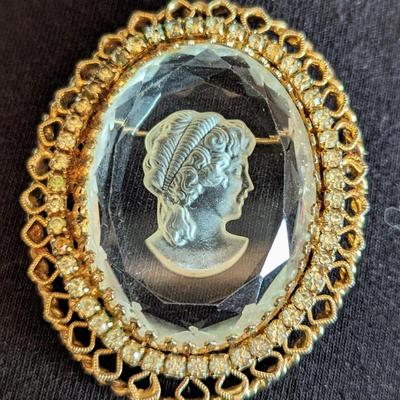 Vintage gold tone filiigree and glass intaglio brooch