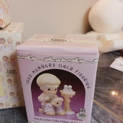PRECIOUS MOMENTS FIGURINES (5)
