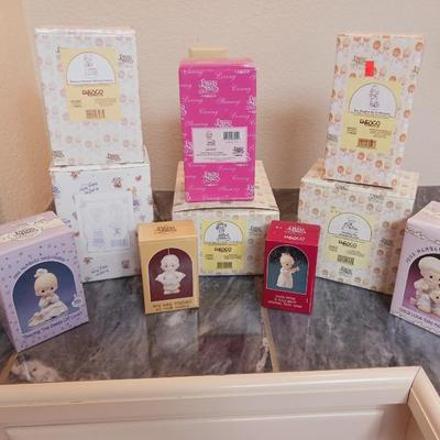 PRECIOUS MOMENTS FIGURINES (5)