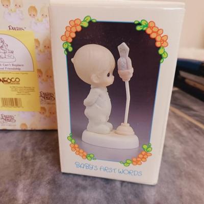 PRECIOUS MOMENTS FIGURINES (6)