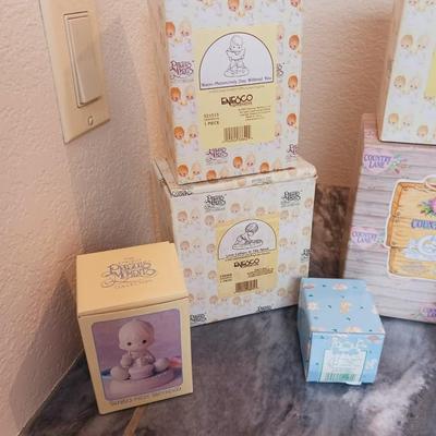 PRECIOUS MOMENTS FIGURINES (6)