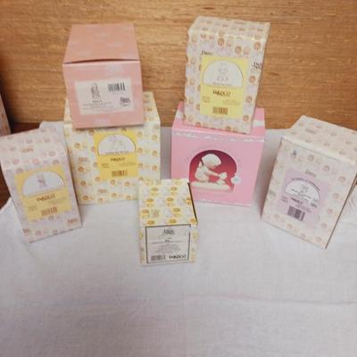 PRECIOUS MOMENTS FIGURINES (9)