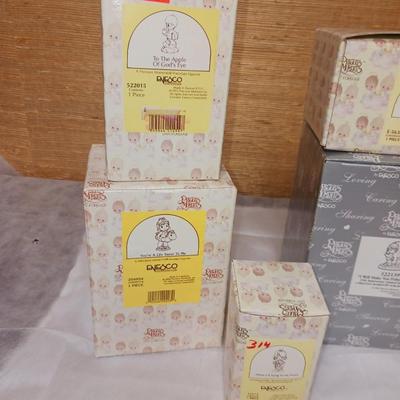 PRECIOUS MOMENTS FIGURINES (10)