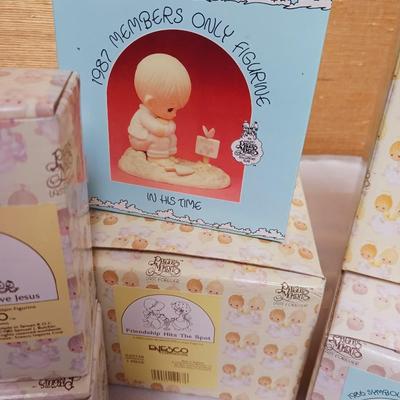 PRECIOUS MOMENTS FIGURINES (11)