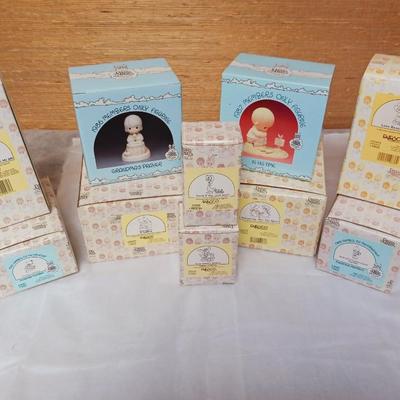 PRECIOUS MOMENTS FIGURINES (11)