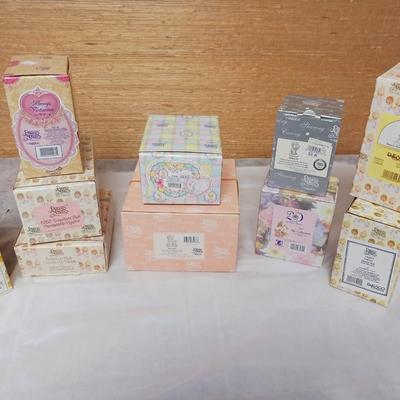 PRECIOUS MOMENTS FIGURINES (13)