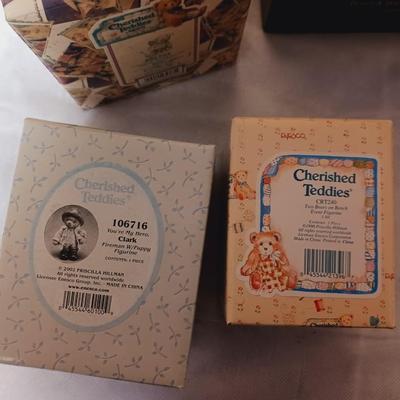 CHERISHED TEDDIES & BOYD'S BEAR FIGURINES