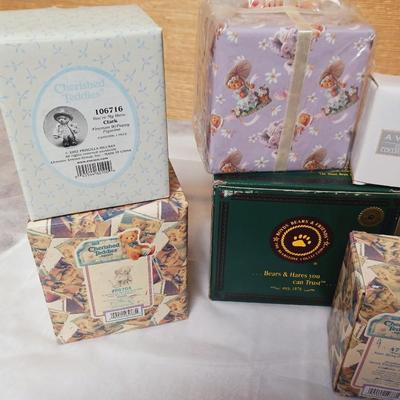 CHERISHED TEDDIES & BOYD'S BEAR FIGURINES
