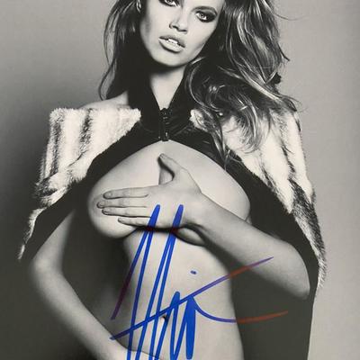 Sports Illustrated swimsuit model Hailey Clauson signed photo