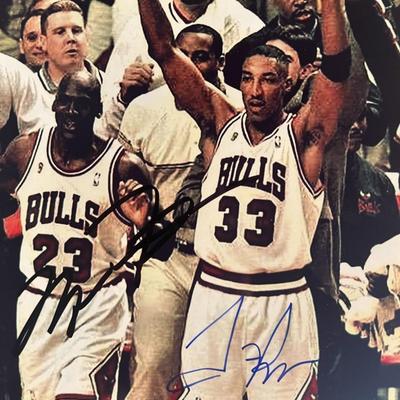 Chicago Bulls Michael Jordan and Scottie Pippen signed photo