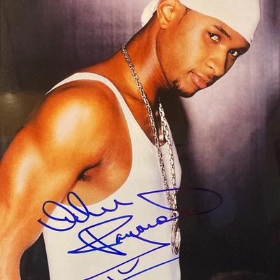 Usher
signed photo