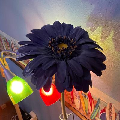 KB3-Lamp, flower with stand and table