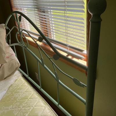 GB2-Queen Bed with Headboad, frame, bedding