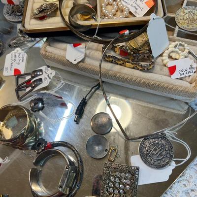Lot 32: Jewelry Selection