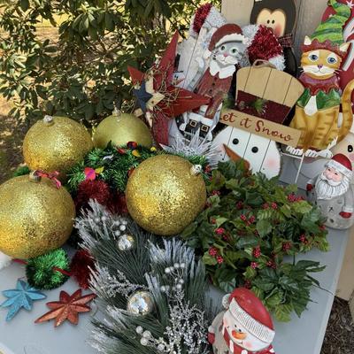 Holiday Decor Lot 2