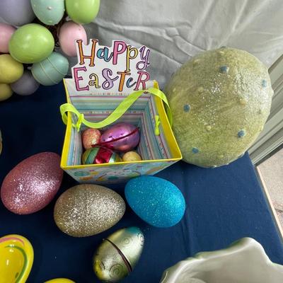 Assorted Easter Decor