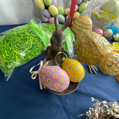 Assorted Easter Decor