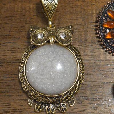 Pendant lot