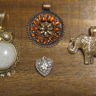 Pendant lot