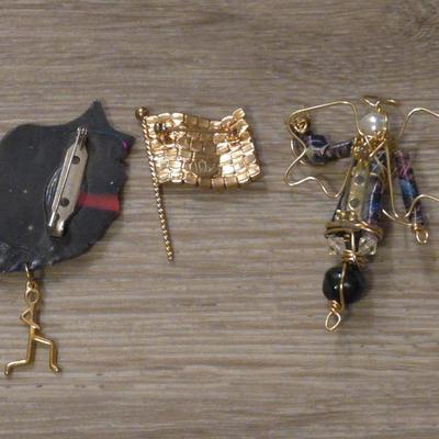 Brooch lot