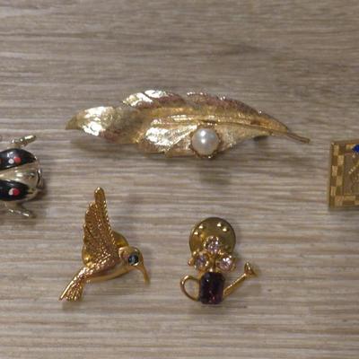 Brooch Lot