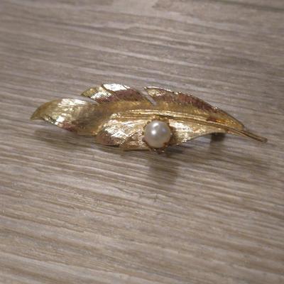 Brooch Lot