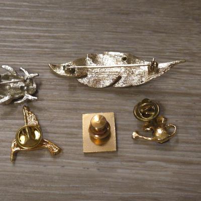 Brooch Lot