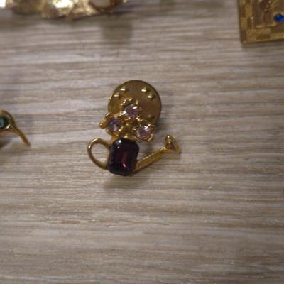Brooch Lot