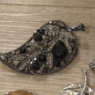 Leaf Mixed Brooch Lot