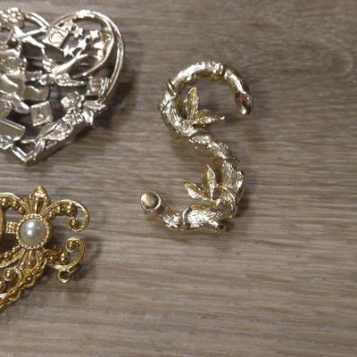 Mixed Brooch Lot