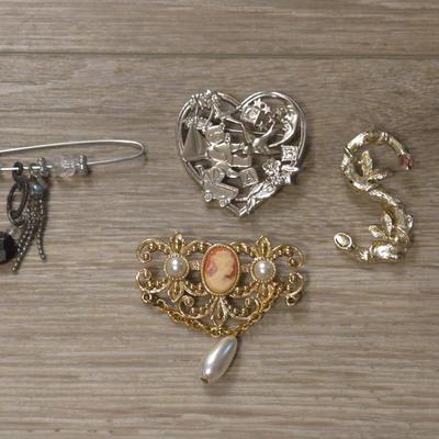 Mixed Brooch Lot