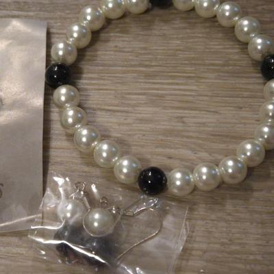 Pearl & Black Onyx Bracelet & Earrings