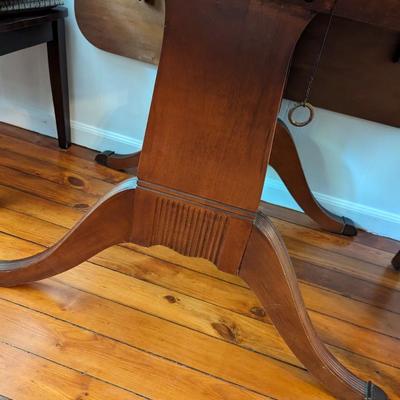 Duncan Phyfe Style Drop Leaf Table