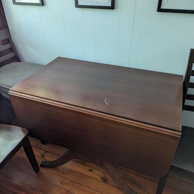 Duncan Phyfe Style Drop Leaf Table