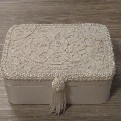 Small White Padded Top Jewelry Box