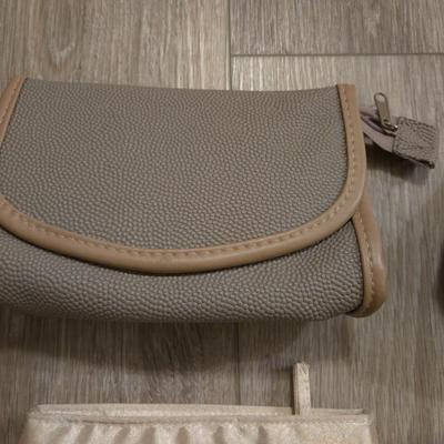 (4) Cosmetic Bags