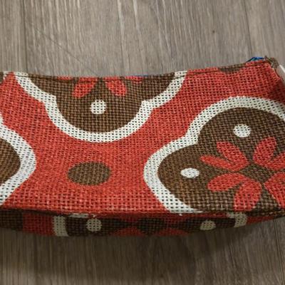(4) Cosmetic Bags