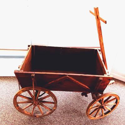 RUSTIC WOODEN WAGON