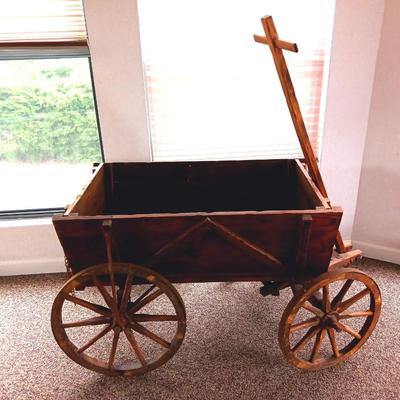 RUSTIC WOODEN WAGON