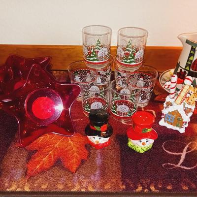 CHRISTMAS GLASSES AND SERVEWARE
